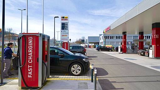 Tankstellenbetreiber müssen sich auf schwierige Zeiten einstellen MIGROL New gas station with fast charging service @PD