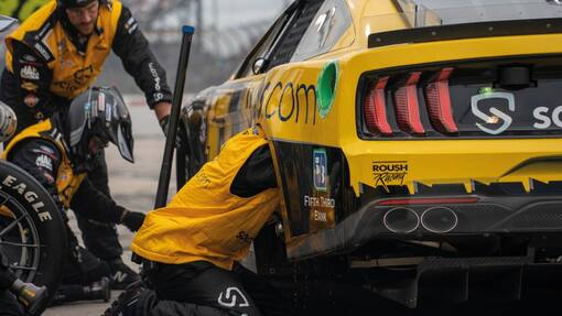 Wie Sie erfolgreich Aktien handeln in der Hektik Trotz Druck erfolgreich handeln. Hektik beim Boxenstopp.