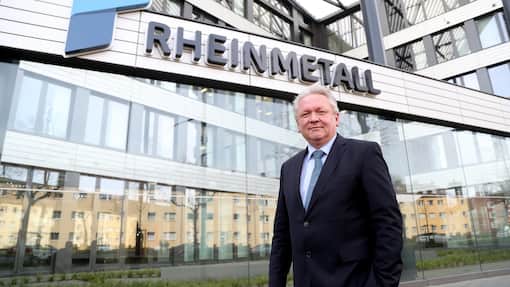 Wie Rheinmetall zum Börsenstar aufgestiegen ist Konzernchef Papperger vor dem Rheinmetall-Hauptsitz