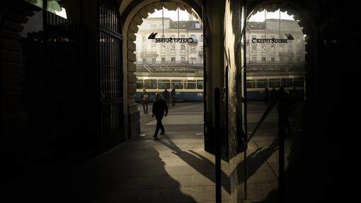 50 Credit-Suisse-Banker fordern auf dem Gerichtsweg ihre Boni ein Die Credit Suisse ordnet die IBCM-Einheit neu.