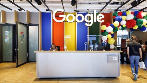 Bei Google Schweiz läuft eine Massenentlassung Ein Empfangsschalter bei einem Medienevent zur Eroeffnung des Google Campus an der Europaallee, am Montag, 27. Juni 2022 in Zuerich. (KEYSTONE/Michael Buholzer)