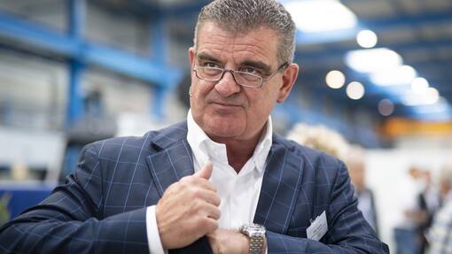 Spuhler will endlich sein Vincenz-Geld sehen – und äussert sich erstmals Peter Spuhler, Verwaltungsratspraesident und Group CEO ad interim von Stadler Rail, aufgenommen beim Roll-out des "Flirt" Zuges von Stadler Rail fuer die BLS AG, aufgenommen am Mittwoch, 9. September 2020, in Erlen. Stadler Rail liefert 58 Triebzuege an die BLS. (KEYSTONE/Gian Ehrenzeller)