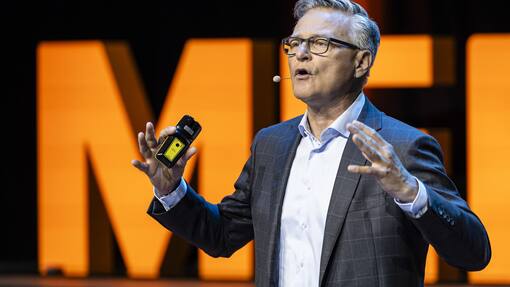 Migros macht jetzt wieder Gewinn – auch ohne ihre Bank Mario Irminger, Praesident der Generaldirektion MGB, .spricht waehrend der Bilanzmedienkonferenz der Migros, am Dienstag, 25. Maerz 2025 in Zuerich. (KEYSTONE/Michael Buholzer)