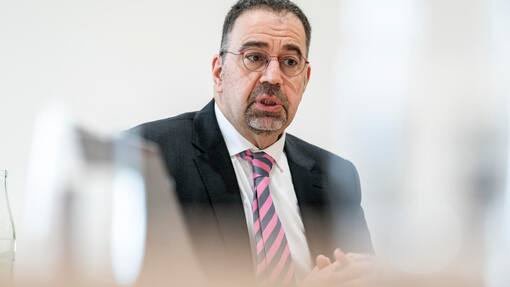 «KI führt nicht automatisch zu mehr Wohlstand» Daron Acemoglu , US-amerikanischer Ãkonom und Professor am Massachusetts Institute of Technology (MIT), im Interview am GDI in Rüschlikon