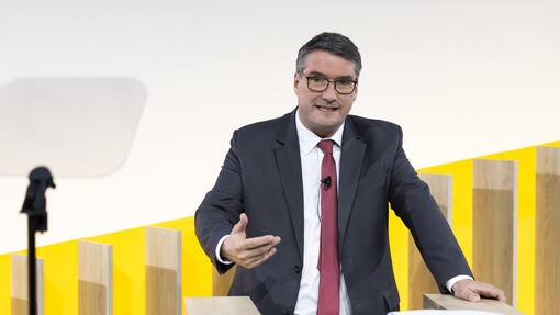 Post-Konzern verkündet Kahlschlag – hier fallen 4000 Jobs weg Christian Levrat, Präsident der Post verantwortet einen grossen Stellenabbau bei einer Post-Tocher