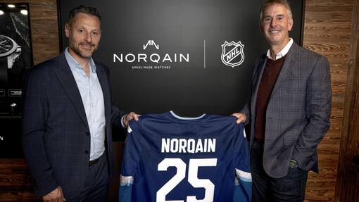 Mark Streit schnappt sich mit eigener Uhrenfirma Norqain Mega-Deal mit NHL <p>Der Deal steht: Ex-Hockeyprofi Mark Streit (links) zusammen mit dem Präsidenten von NHL Business, Keith Wachtel.</p>