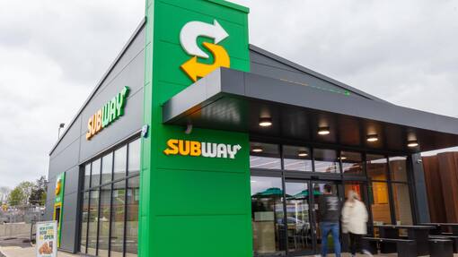 Subway expandiert massiv in der Schweiz <p>Subway zählt 410'000 Mitarbeitende weltweit – und ist somit ein Fast-Food-Gigant.</p>
