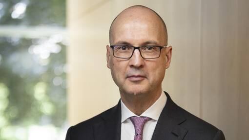 Die Finma will die UBS umbauen dürfen <p>Finma-Chef Stefan Walter drängt die UBS zu Reformen.</p>