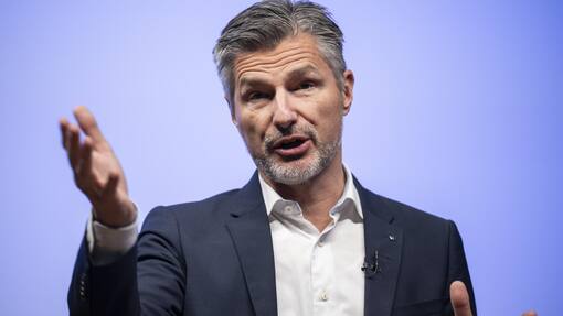 Was ist nur mit der Zürcher Kantonalbank los? <p>Seit zweieinhalb Jahren im Amt – doch so richtig angekommen ist ZKB-CEO Urs Baumann noch nicht.</p>