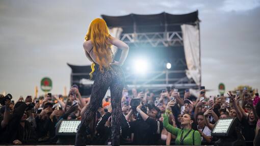 Wer verdient an der Musik? <p>Album publizieren und auf Tour gehen war gestern. Musikerin sein heisst heute auch, Social Media bedienen und Relevanz im Streaming haben.</p>