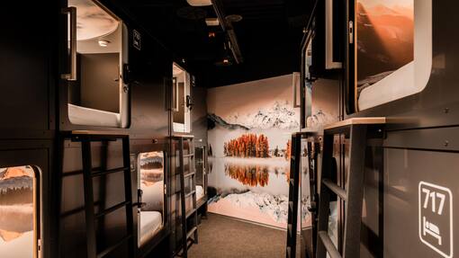 Schweizer Kapselhotels starten Auslandexpansion <p>Einstieg in die Kapsel: So sieht ein Schlafraum mit Kapseln am Flughafen Zürich-Kloten aus.</p>