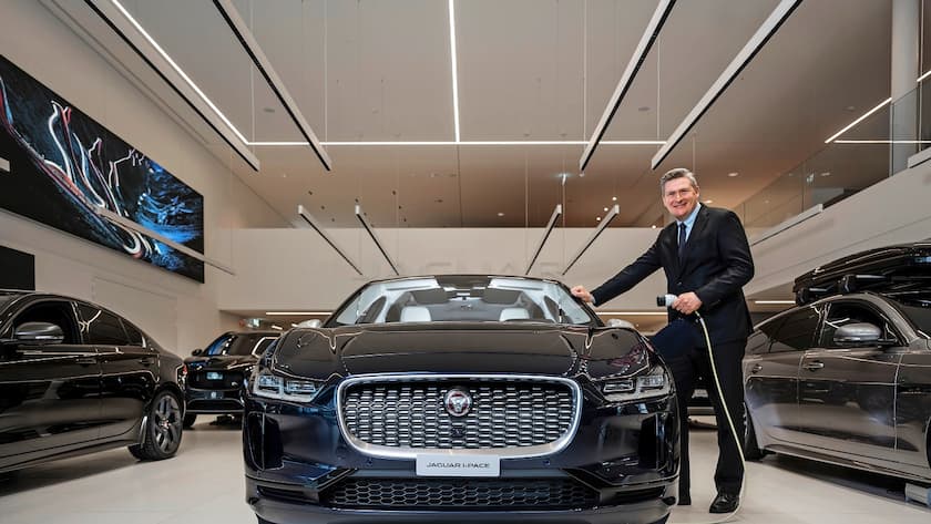 22.01.21; Safenwil: Kampagne âWir sind für sie daâ JAGUAR; Managing Director von Jaguar Damian Donnellan im Jaguar Showroom in Safenwil © Valeriano Di Domenico