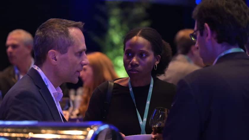 Auf und neben der Bühne: Das Annual Meeting 2023 bietet eine Plattform für generationsübergreifenden Austausch.