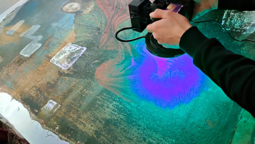 VerborgeneInformationen wie Unterzeichnungen können mit derpatentiertenTechnologiesichtbar gemacht werden.