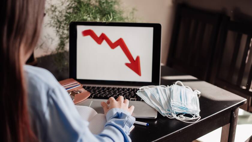 Coronakrise: CDS-Indizes haben den Stresstest bestanden  Coronavirus Impact and outbreak. Economic impact of coronavirus outbreak deepens. Bar Charts step down on the world map which close up China and text "coronavirus" on a bar chart