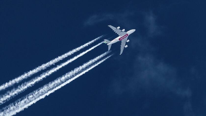 Die Luftfahrtindustrie hat ein klimaschädliches Image. Nachhaltige Treibstoffe sollen das ändern.