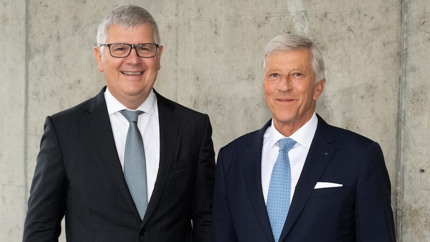 Satbsübergabe beim SVV - Rolf Dörig (rechts) übergibt das Präsidium an Stefan Mäder