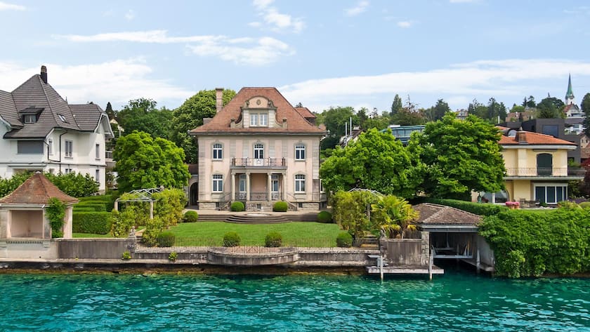 Selling the Gold Coast Villa