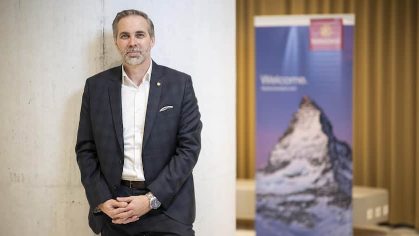 Martin Nydegger, Direktor Schweiz Tourismus, posiert an der Jahresmedienkonferenz, aufgenommen am Donnerstag, 22. Februar 2024 in Kilchberg. (KEYSTONE/Ennio Leanza)