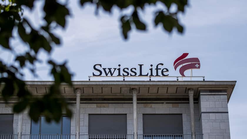 Das Swiss Life-Logo am Versicherungssitz am General-Guisan-Quai am Mittwoch, 2. August 2017, in Zuerich. (KEYSTONE/Christian Merz)
