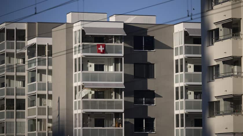 KEYPIX - Mietwohnungen in Wohnbloecken, aufgenommen am Montag, 3. Maerz 2025, in Chur. Der Referenzzinssatz sank heute von 1.75 auf 1.5 Prozent. (KEYSTONE/Gian Ehrenzeller)