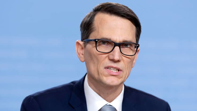 Martin Schlegel, Chairman of the Governing Board of the Swiss National Bank (SNB) speaks during a press conference of the Swiss National Bank (SNB BNS) on the key interest rate, in Bern, Switzerland, Thursday, December 11, 2025. (KEYSTONE/Peter Klaunzer)