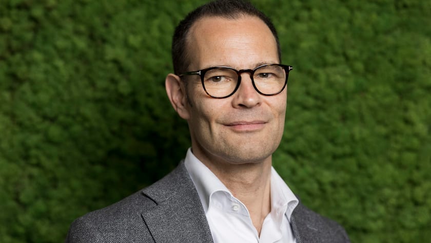 Christoph Brand, CEO Energiekonzern Axpo, porträtiert am 21. Oktober 2021 am Axpo-Hauptsitz in Baden. Das Wandbild im Hintergrund besteht aus lebendigen Pflanzen.