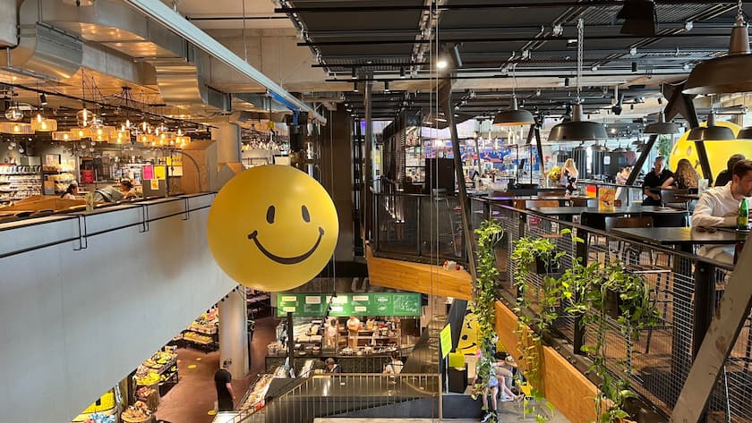 Der Food-Tempel Bridge der Migros Zürich in der Europaallee