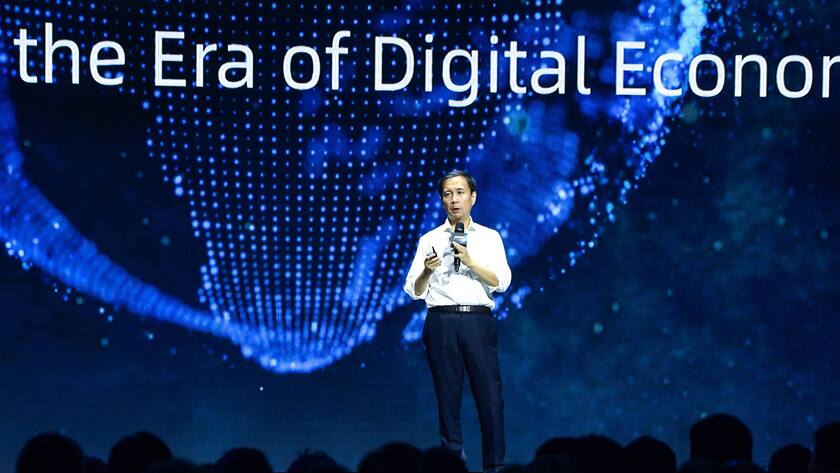 September 25, 2019, Hangzhou, Zhejiang, China: Daniel Zhang or Zhang Yong, the CEO of Alibaba Group, a Chinese multinational conglomerate holding company specializing in e-commerce, retail, Internet, and technology, delivers a speech about the future of Alibaba at Apsara Conference 2019 in Hangzhou city, east China s Zhejiang province, 25 September 2019.  Local Caption  fachaoshi Hangzhou China PUBLICATIONxINxGERxSUIxAUTxONLY - ZUMAc43 20190925zafc43117 Copyright: xWangxChuanx