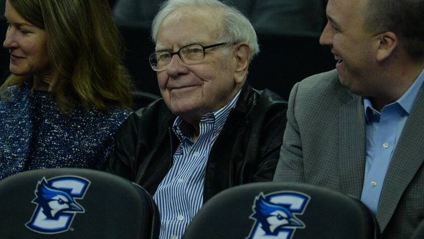 NCAA, College League, USA Basketball: Villanova at Creighton, Jan 7, 2020 Omaha, Nebraska, USA Omaha businessman Warren Buffett watches the game between the Creighton Bluejays and the Villanova Wildcats in the first half at CHI Health Center Omaha. Mandatory Credit: Steven Branscombe-USA TODAY Sports, 07.01.2020 19:52:26, 13911125, Villanova Wildcats, Omaha, NCAA Basketball, Warren Buffett, Creighton Bluejays, Creighton PUBLICATIONxINxGERxSUIxAUTxONLY Copyright: xStevenxBranscombex 13911125