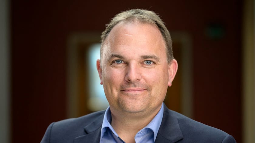 Marcel Dettling, SVP-SZ, Landwirt, Nationalrat und designierter Praesident der SVP, posiert zum Portrait am Rand der Fruehjahrssession der Eidgenoessischen Raete, am Mittwoch, 13. Maerz 2024 im Bundeshaus in Bern. (KEYSTONE/Alessandro della Valle)