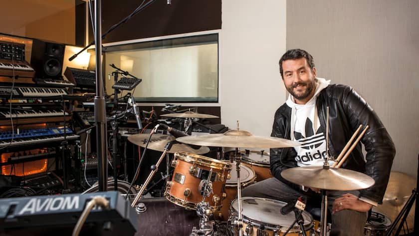 Roman Camenzind im Studio seiner Produktionsfirma Hitmill.