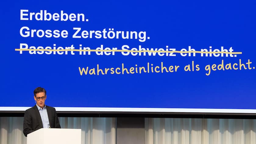 Für ihn ist Erdbeben ein versicherbares Risiko: Clemens Markstein an der Medienkonferenz des SVV.