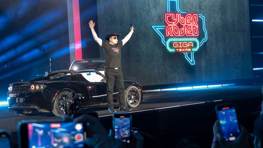 April 7, 2022, Austin, Texas, USA: Tesla CEO ELON MUSK addresses the invited 15,000 guests at the new Tesla Gigafactory Texas near Austin during its private grand opening event. The plant is the largest manufacturing facility in the U.S. and will gear up to turn out over 1,000 electric cars per day. Austin USA - ZUMAd150 20220407_znp_d150_054 Copyright: xBobxDaemmrichx