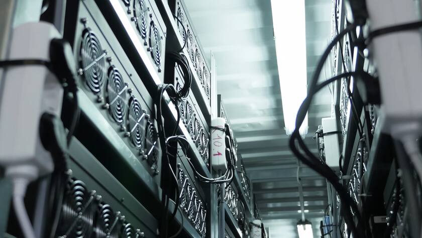 mining farm, video cards and asiki mining farm.