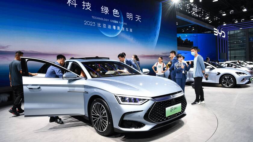 230616 -- SHENZHEN, June 16, 2023 -- Visitors learn about new energy vehicles of Chinese carmaker BYD during the 27th Guangdong-Hong Kong-Macao Greater Bay Area International Auto Show at the Shenzhen Convention and Exhibition Center in Shenzhen, south China s Guangdong Province, June 16, 2023. The auto show kicked off here on Friday and will last till June 24. CHINA-GUANGDONG-SHENZHEN-AUTO SHOW CN LiangxXu PUBLICATIONxNOTxINxCHN