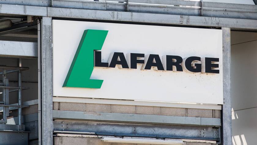 Lafarge society indicted for complicity in crimes against humanity Lafarge society indicted for complicity in crimes against humanity in investigation on suspicion of financing terrorist groups in Syria on June 28, 2018 in Paris, France. Photo by Nasser Berzane/ABACAPRESS.COM Paris France PUBLICATIONxNOTxINxFRAxSPAxUKxUSAxBELxPOL Copyright: xBerzanexNasser/ABACAx 642684_001 BerzanexNasser/ABACAx 642684_001