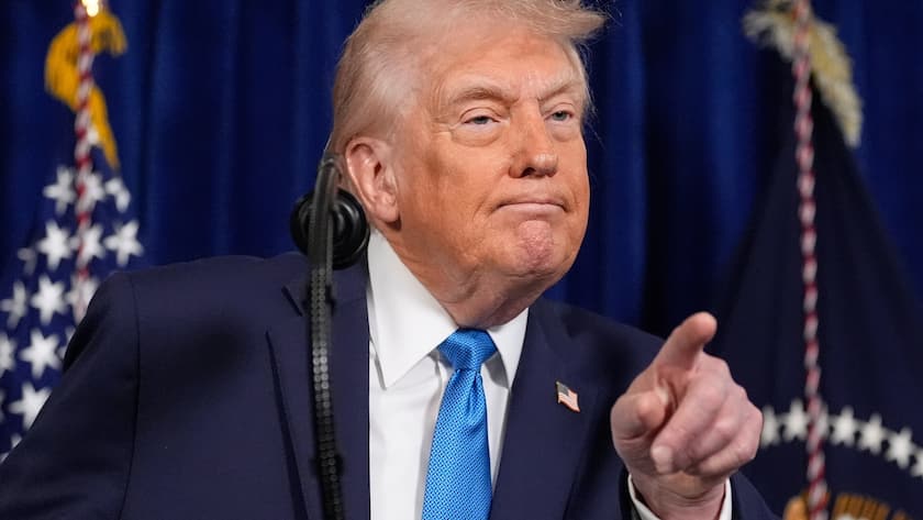 President Donald Trump points to a reporter to ask a question during a news conference at Mar-a-Lago, Saturday, Jan. 3, 2026, in Palm Beach, Fla. (AP Photo/Alex Brandon)