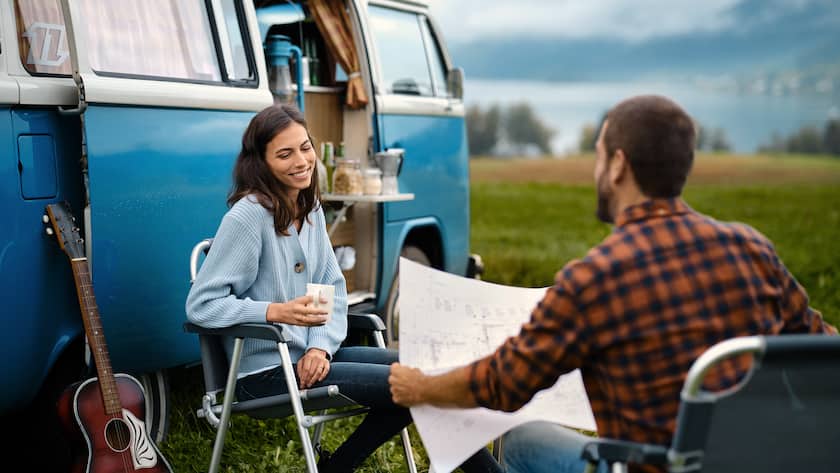 Raiffeisen Vorsorgeoptimierer, junge Paar plant die finanzielle Zukunft