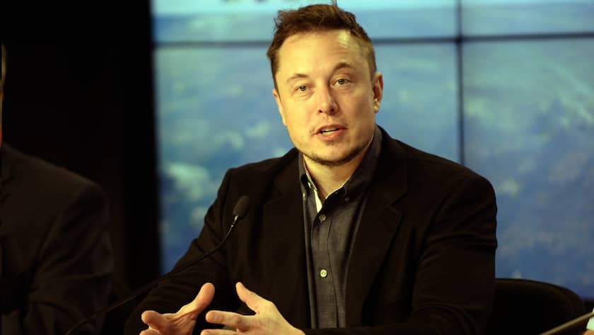 SpaceX CEO Elon Musk replies to questions at a briefing following the successful flight of a flight proven rocket from the Kennedy Space Center, Florida on March 30, 2017. This is the first time that a booster was used to re-launch a payload into space. The vehicle boosted an 11,000 pound satellite for the Luxembourg based company, SES, to provide video, TV and communications services to Latin America, Mexico and the Caribbean. PUBLICATIONxINxGERxSUIxAUTxHUNxONLY KSP20170330018 JOExMARINOx-xBILLxCANTRELL
