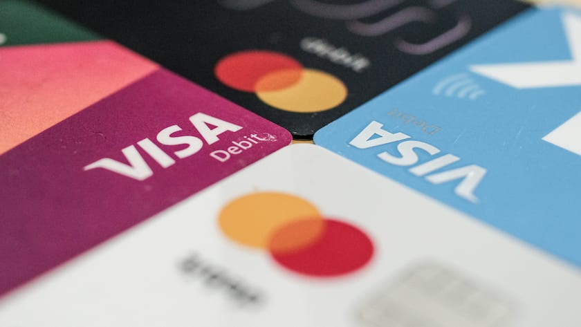 Karten von Visa und Mastercard, Migros Bank, Credit Suisse, Bank Cler und Yuh