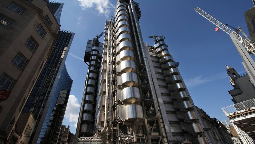 Lloyd's-Gebäude in London. Es wurde 1986 erbaut und ist eines der bekanntesten Londoner Gebäude.