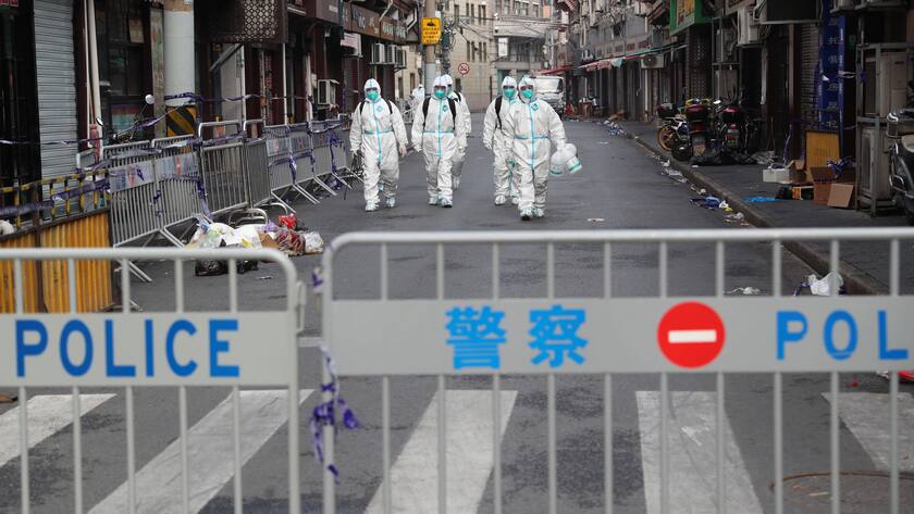SHANGHAI, CHINA - JANUARY 27: Workers wearing personal protective equipment PPE spray disinfectant at a residential community under lockdown at Huangpu District on January 27, 2021 in Shanghai, China. PUBLICATIONxINxGERxSUIxAUTxHUNxONLY Copyright: xVCGx CFP111314873664