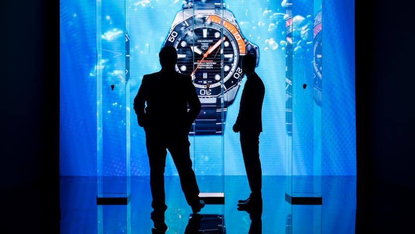 Visitors during the Watches and Wonders GENEVA, in Geneva, Switzerland, Friday, April 1, 2022. The Master Event of the Watches and Wonders ecosystem brings together the leading names of the Watchmaking and luxury industry from March 30 to April 5, 2022 at Geneva Palexpo. (KEYSTONE/Cyril Zingaro)