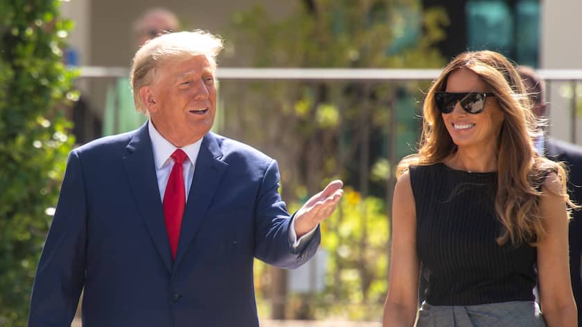 November 8, 2022, West Palm Beach, Florida, United States of America: President Donald J. Trump and First Lady Melania Trump walk out of the poll in West Palm Beach after voting on election day. This is gpoing to be an important election. Go out and vote, no matter who you vote for , said President Trump. West Palm Beach United States of America - ZUMAe124 20221108_zap_e124_005 Copyright: xOritxBen-Ezzerx