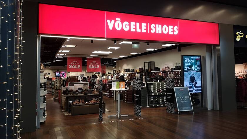 Vögele Shoes Schuhgeschäft fotografiert von vorne am Eingang.