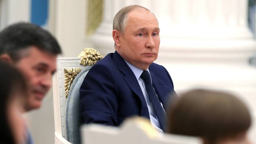 Russia Putin 8170396 20.04.2022 Russian President Vladimir Putin holds a meeting of the Russia - Land of Opportunity Supervisory Board at the Catherine Hall of the Moscow Kremlin, Russia. Mikhail Klimentyev / Sputnik Moscow Russia PUBLICATIONxINxGERxSUIxAUTxONLY Copyright: xMikhailxKlimentyevx