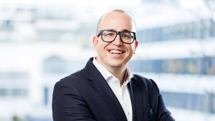 Sie in der Akkreditierung einen wichtigen Meilenstein: Linus Fuchs, Head of International bei Verlingue Schweiz.