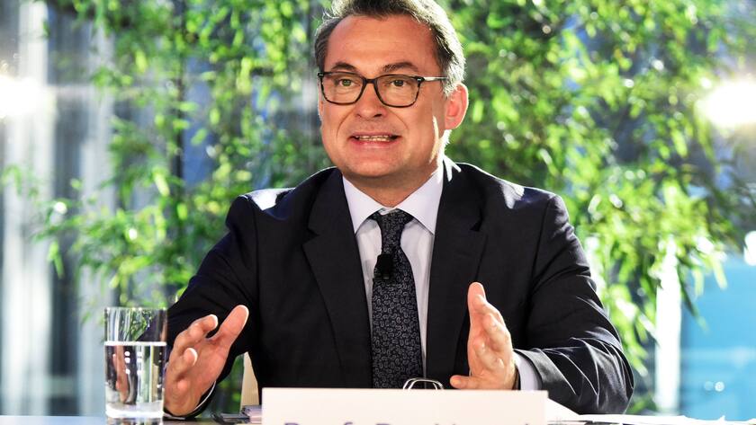 Deutschland, Frankfurt, 13.02.2019 Prof.Dr. Joachim Nagel (Internationale Finanzierung), der KfW-Bankengruppe, waehrend der Jahresauftakt-Pressekonferenz Jahresauftakt-Pressekonferenz der KfW-Bankengruppe *** Germany Frankfurt 13 02 2019 Prof Dr Joachim Nagel International financing of KfW Bankengruppe during the start of the year Press conference Start of the year Press conference of KfW Bankengruppe