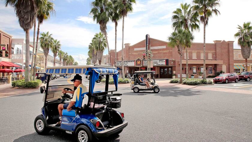 US-Investment: Die Country-Club-ähnlichen Seniorenanlagen in den USA bieten attraktive Immobilien-Anlagemöglichkeiten. Im Bild «The Villages» in Lady Lake, Florida (siehe auch Artikel auf Seite 30 unten).